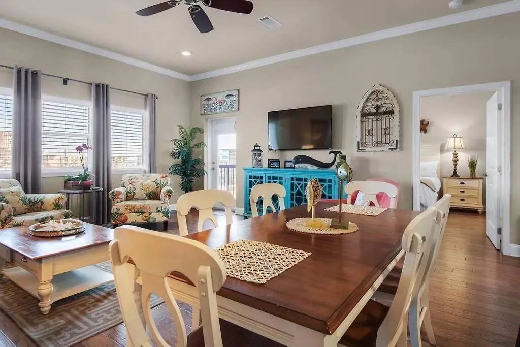 Cute Luxurious Condo - 2 Minute Walk To The Beach! Destin