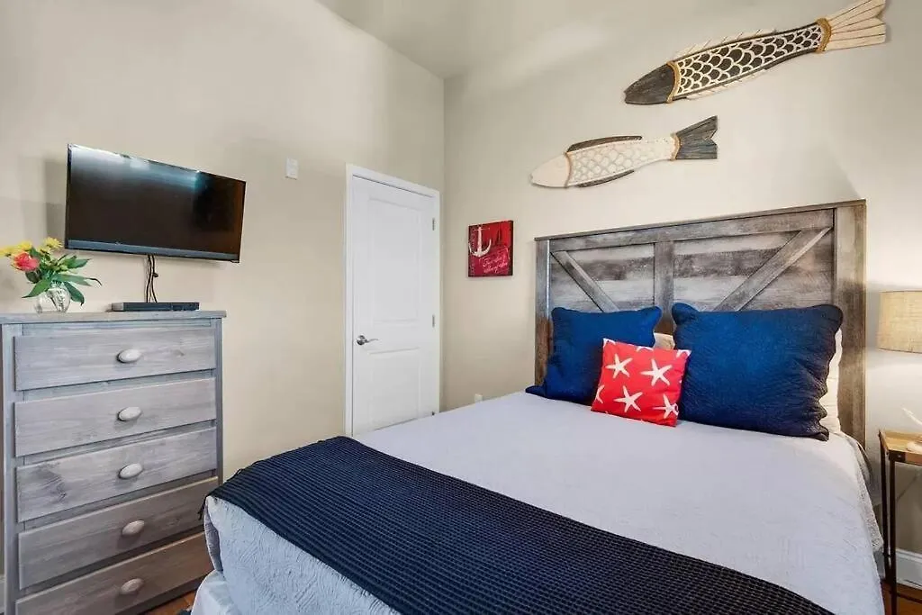 Apartment Cute Luxurious Condo - 2 Minute Walk To The Beach! Destin