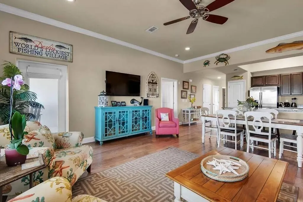Cute Luxurious Condo - 2 Minute Walk To The Beach! Destin Apartment